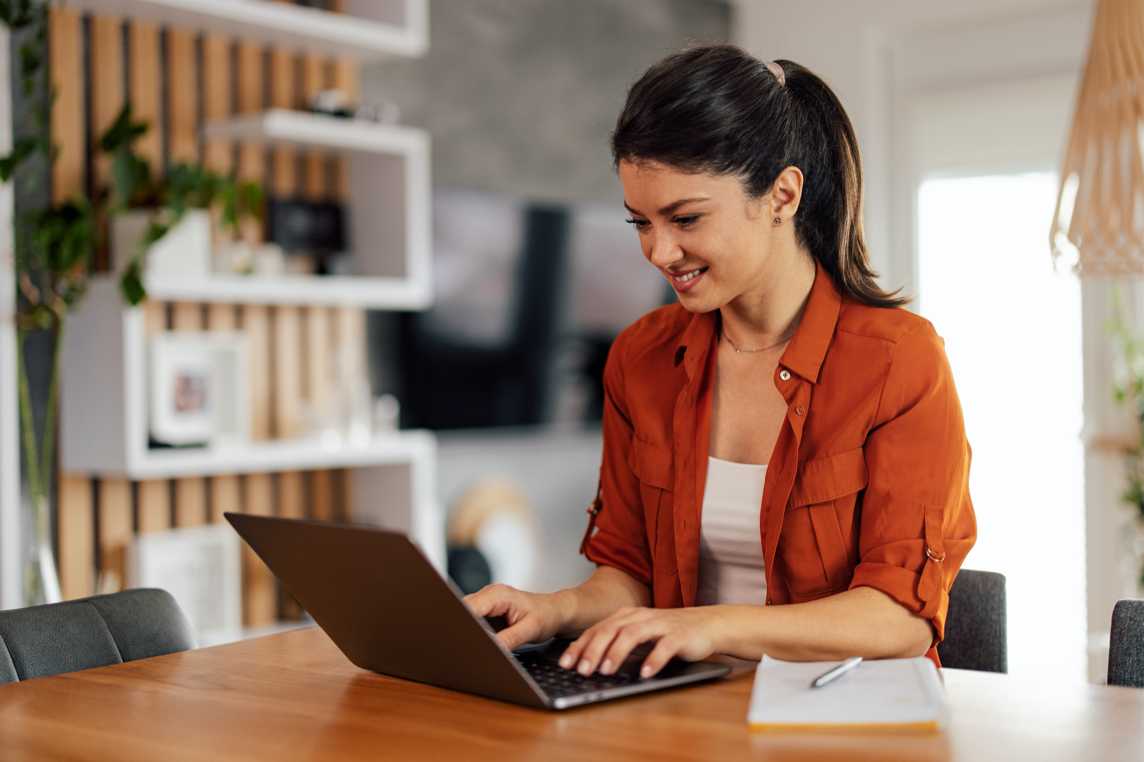 ladyLaptop
